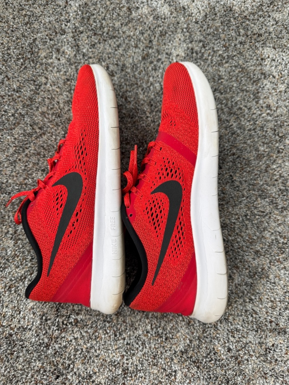 Nike Red and Black Men's Lightweight Running Shoes - Picture 4 of 6